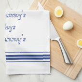 グラミーがグラミーの家に留まったときに起こること キッチンタオル (四つ折り)