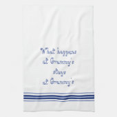 グラミーがグラミーの家に留まったときに起こること キッチンタオル (縦)