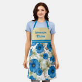 グラミーのキッチン - 青い花柄と黄色の模様 エプロン (着用した状態)
