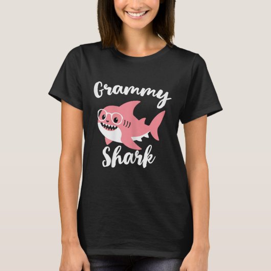 グラミーシャーク母の日おばあちゃん面白い Tシャツ (正面)