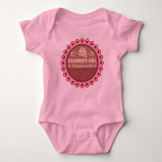 グラミー家の女おもしろいの子 ベビーボディスーツ (正面)