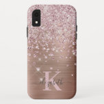 グラムきらきら光るバラ金ゴールドダイヤモンドモノグラムの紙吹雪 iPhone XRケース<br><div class="desc">、エレガントグラム、光沢のあるガーリーバラ金ゴールドの紙吹雪電話ケース。ピンクのフェイクローズ金ゴールドと白のダイヤ点々のあるモンド紙吹雪を使用したバラ金ゴールドブラシ付き金属背景。名前とモノグラムイニシャルでパーソナライズ。ご注意：このデザインはプリントされた写真効果で実在、グリッターと宝石なし。</div>