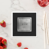 グラムシルバーメタリック&ブラックイニシャル結婚ズ スタンダードカクテルナプキン (インサイチュ)