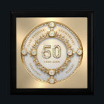 グラムダイヤモンド&金ゴールドフレーム結婚50周年 ギフトボックス<br><div class="desc">50周年記念きらめく壁時計の金ゴールドフレーム渦巻形のにグラム白いダイヤ結婚モンドをセット。変更可能な文字フォント色のカスタマイズ可能な金ゴールド。ダイヤモンドと金ゴールドのイメージは、イメージジェネレータに文字して作成された。</div>