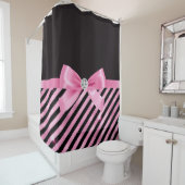 グラムバブルピンクボウ – ブラックピンクキャンディストライプズ シャワーカーテン (インサイチュ)