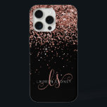 グラムバラ金ゴールドグリッターエレガントモノグラム iPhone 15 PRO MAXケース<br><div class="desc">Glamバラ金ゴールドエレガントグリッターモノグラムiPhoneケース。簡単にカスタマイズこのトレンディーシックな電話ケースデザインエレガントは、バラ金ゴールドきらめくグリッターを黒い背景に搭載。このデザインは、渦巻きと名前を持つ手書きかわいらしスクリプトモノグラムを特徴とする。</div>