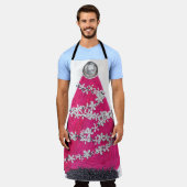 グラムピンクのクリスマスツリー エプロン (着用した状態)