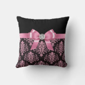 グラムピンク弓 – ピンクレース – ブラック クッション (裏面)