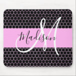 グラムブラック金属ピンクハニカムモノグラム名 マウスパッド<br><div class="desc">Glamと黒ガーリーとピンクの金属製ハニカムハチパタンのモノグラム名とイニシャルメッセージカード。あなたの名前をカスタムするとモノグラムは書、ピンクの背景を持つ白黒の手書き文字のスクリプトに入っている。オプションを使用して、文字の色とフォントのスタイルとサイズを変カスタマイズ更できる。</div>