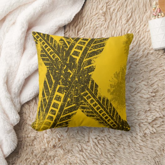 グランジで動揺してで黒いタイヤトラック道印 クッション (ブランケット)