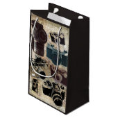 グランジなカメラマンの写真撮影のヴィンテージのカメラ スモールペーパーバッグ (裏面アングル)