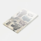 グランジなカメラマンの写真撮影のヴィンテージのカメラ ポストイット (アングル)