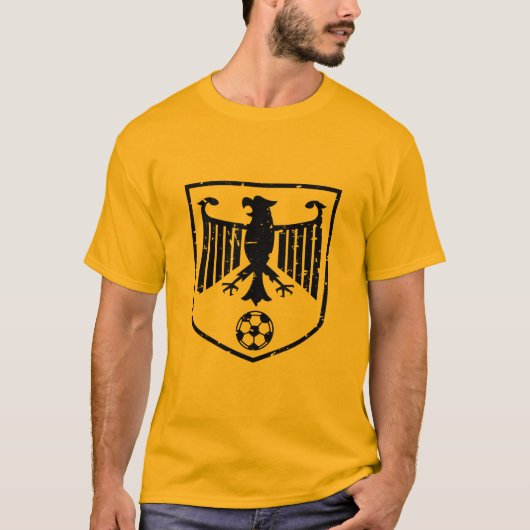 グランジなサッカードイツ黒い紋章付き外衣 Tシャツ (正面)