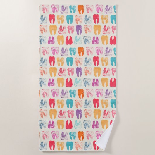 グランジな歯パターン ビーチタオル (正面)