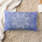 グランジな背景の民族の花の曼荼羅 ランバークッション (ブランケット)