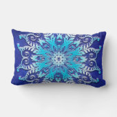 グランジな背景の青い花の曼荼羅 ランバークッション (裏面)