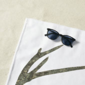 グランジ迷彩柄鹿シルエット ビーチタオル (インサイチュ)