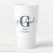 グランダッエレガントド文字モノグラムブルー カフェラテマグ (正面)