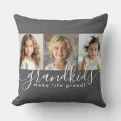 グランドキッズが人生を作るグランド3フォトコラージュをグレー クッション (正面)