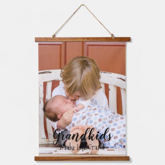 グランドキッズが人生を壮大にする 吊り下げ型タペストリー (正面)