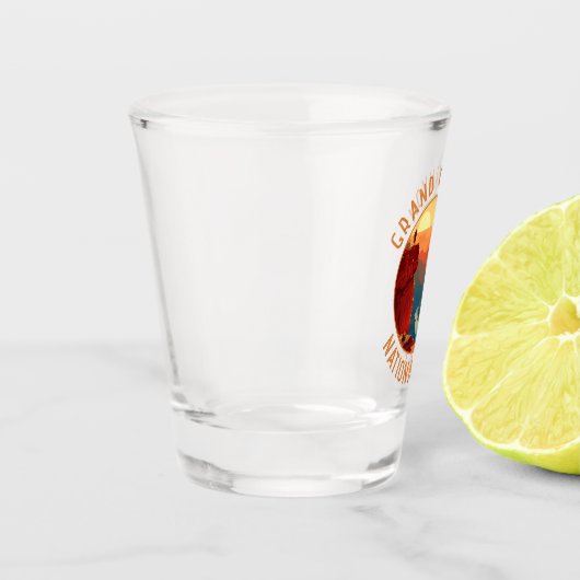 グランドキャニオンナショナルパークレトロ動揺してサークル ショットグラス (左)