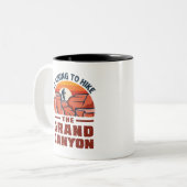 グランドキャニオンハイキング好きのハイキングのトレーニング ツートーンマグカップ (正面左)