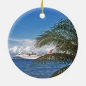 グランドケイマンでつながれるカーニバルの遊航船 セラミックオーナメント (裏面)