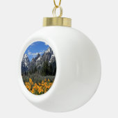 グランドティトン山脈と黄色の花 セラミックボールオーナメント (右)