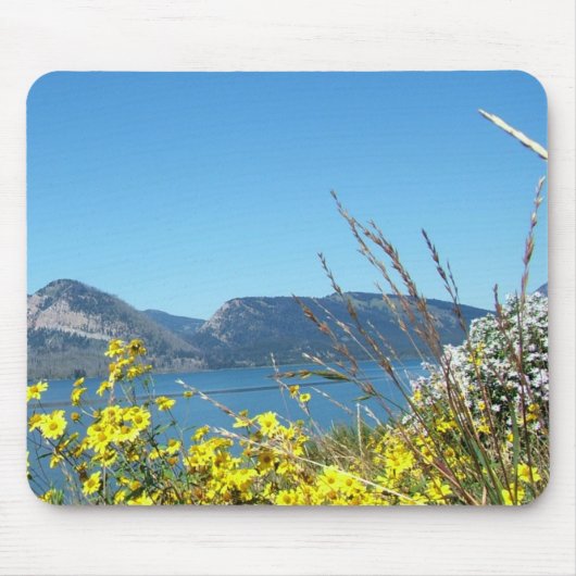 グランドテトン国立公園の野生の花と湖。 マウスパッド (正面)
