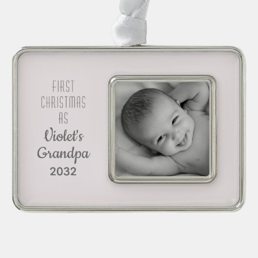 グランドパのクリスマスパーソナライズされた第1回名写真 シルバープレートフレームオーナメント (正面)