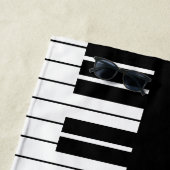 グランドピアノはカスタムなモノグラムのビーチタオルを調整します ビーチタオル (インサイチュ)