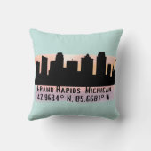 グランドラピッズMIシティスカイライン クッション (裏面)