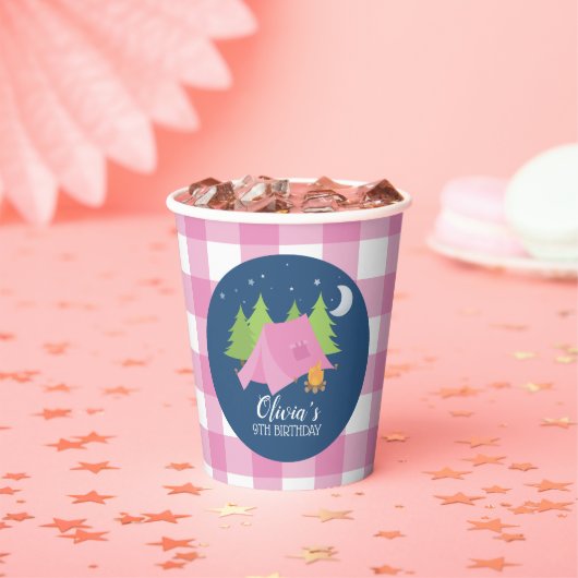 グランピングガールキャンピングバースデーパーティーピンクプレッドパ 紙コップ (インサイチュ)