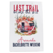 グランピング ラストトレイル ブライズメイド パーティー ウィークエンド ミディアムペーパーバッグ (正面)