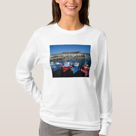 グラン・カナリア島プエルト・デ・モガンの漁港 Tシャツ (正面)
