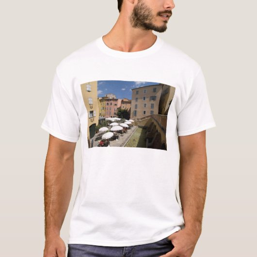 グラースのエヴェシェ広場の屋外カフェ Tシャツ (正面)