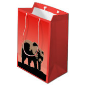 グリズリーベアーアットサンセット – オリジナルワイルドライフアート ミディアムペーパーバッグ (裏面アングル)