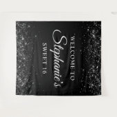 グリッタリーブラックウェルカムトゥスウィート16誕生日 タペストリー (正面(横))