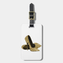 グリッターのハイヒールの婚礼の日のバチェロレッテ