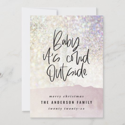 グリッターの上品なベビーはクリスマスの外で臆病だ (正面)