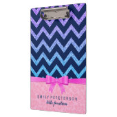 グリッターカラフルブルーシェブロンピンクダマスク クリップボード (左)