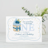 グリッター紙吹雪カップケーキ1st誕生日パーティー 招待状 (スタンド正面)