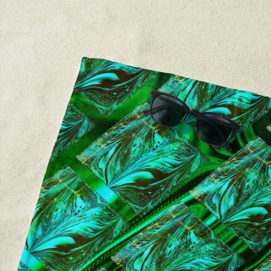 'グリッドの緑の目'、スクラッチとぼやけ ビーチタオル (インサイチュ)