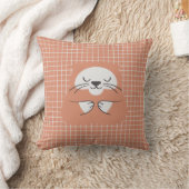 グリッドラインとブラウンのかわいい猫のデザイン クッション (ブランケット)