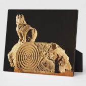 グリフィン、サンチ、MPを持つバフ砂岩のアーキトラブ フォトプラーク (側面)