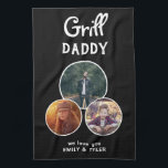 グリルダディモダンオーバル3 Photo Father's Day キッチンタオル<br><div class="desc">グリルダディモダンブラックオーバル3フォトファーザーの日のキッチンタオル。楕円フレームの3枚 – 3枚の写真を追加。キッチンタオルの文字は任意に変更できる。このパーソナライズされたタオルは父の日、誕生日、クリスマスのパパに最適な記念品だ。</div>