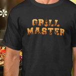 グリル・マスター・バーベキュー Tシャツ<br><div class="desc">任意の自尊心グリルマスターのための究極のBBQ tシャツ。このデザインは火炎と火災タイポグラフィを備えている。前面または背面に文字を追加して、さらにパーソナライズ（追加料金なし）。料理素晴らしアウトドアを愛する人のためにギフトを作る，裏庭BBQや家族の料理でバーお気に入りのガーや喫煙を裏返すかどうか。アシスタンス：救済デザインの変更、パーソナライズまたは別の製品へのデザインの転送に関して連絡は、Zazzle Chat MESSAGEタブまたは電子メールmakeitaboutyoustore@gmail.comを介して、設計者がBEFORE ORDERING。</div>