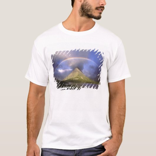 グリンネル上空の完全な虹と嵐の空 Tシャツ (正面)