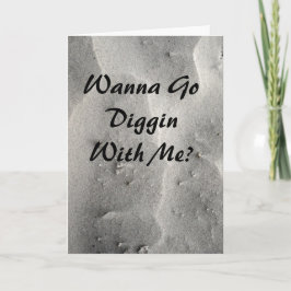 グリーティングカードを持って砂浜に行く カード