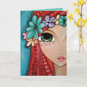 グリーティングカード - 遊び心のある少女のポーズ (黄色い花)